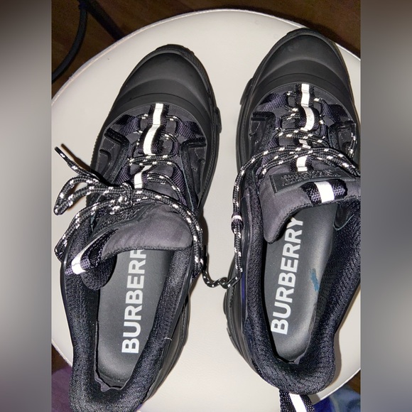 BURBERRY- SIZE 43 (10 1/2 US) BLK - Picture 4 of 5